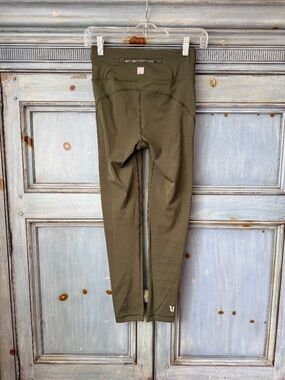 Vuori Leggings in Olive Size XS